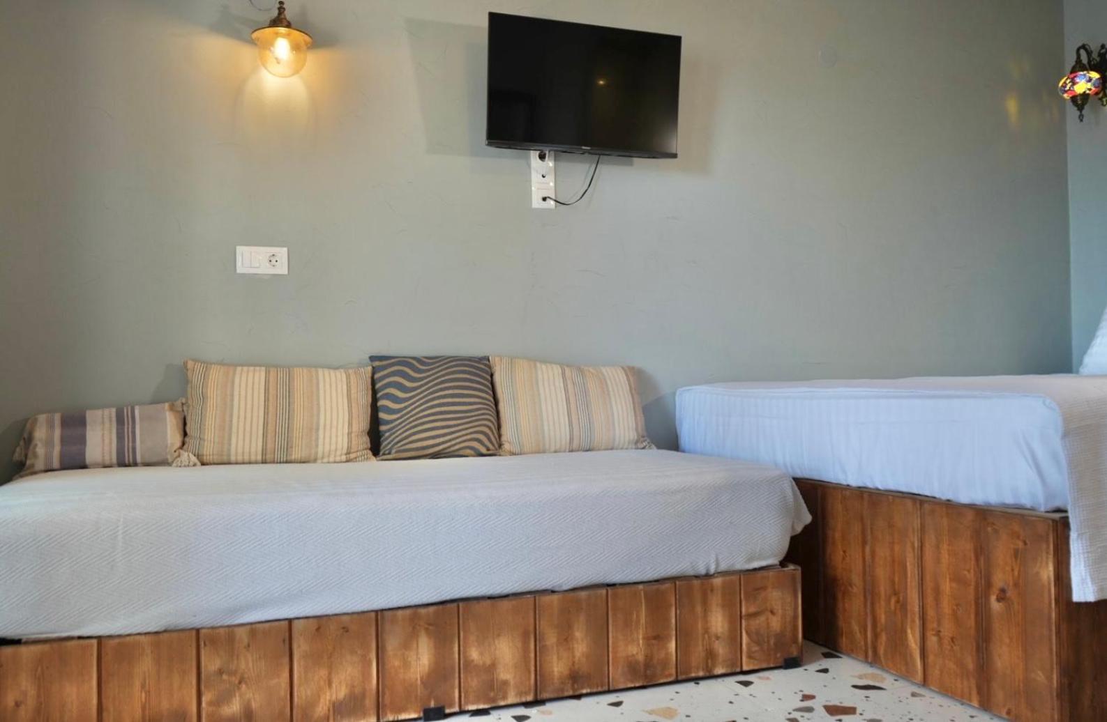 George Suites Stegna 아크앤젤로스 외부 사진