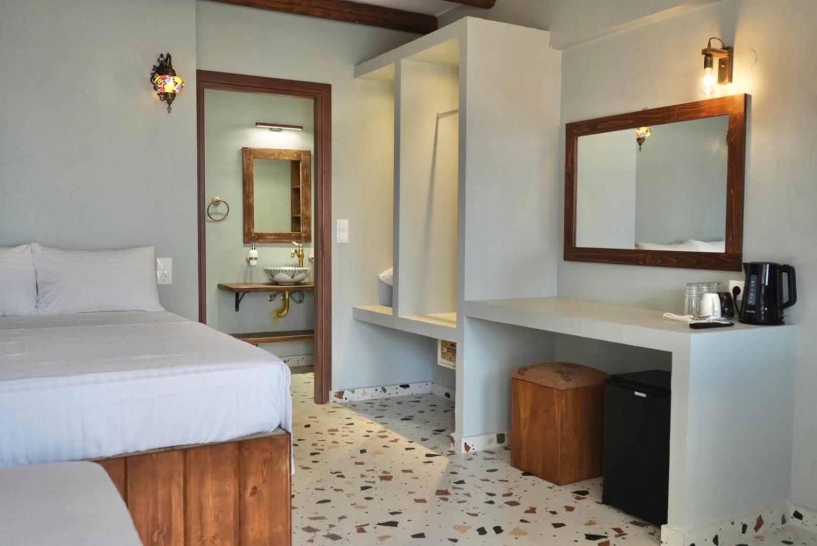 George Suites Stegna 아크앤젤로스 외부 사진
